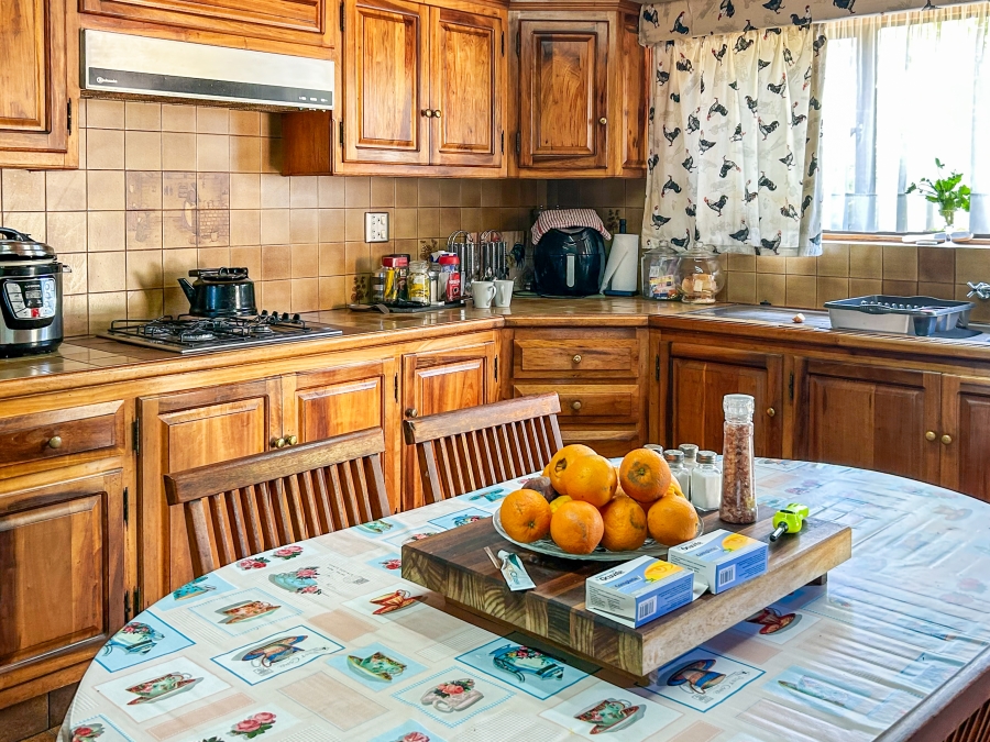 8 Bedroom Property for Sale in Greenfields Western Cape